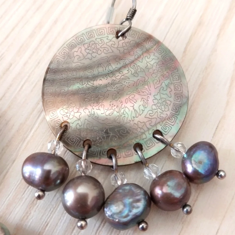 Shell Earrings - Picture 3 of 5